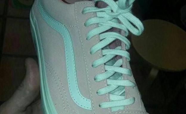 El efecto viral de la zapatilla rosa y blanca o celeste y gris